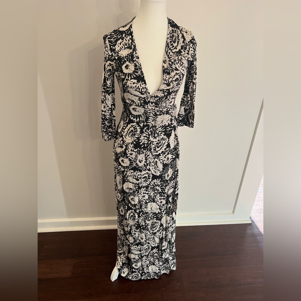 DVF Vintage Line Long Wrap Dress, B&W Daisy Print, Size 2, Never Worn
